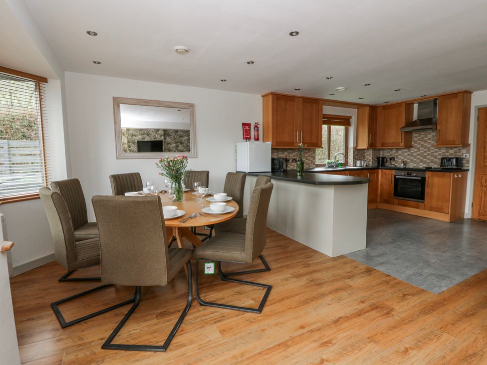 A kitchen featuring a dining table and chairs at Willow Lodge Knighton