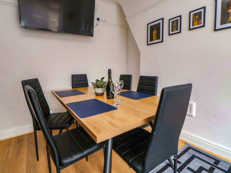 A dining room with a table and chairs at Wallasey Village Escape by the Sea Wallasey