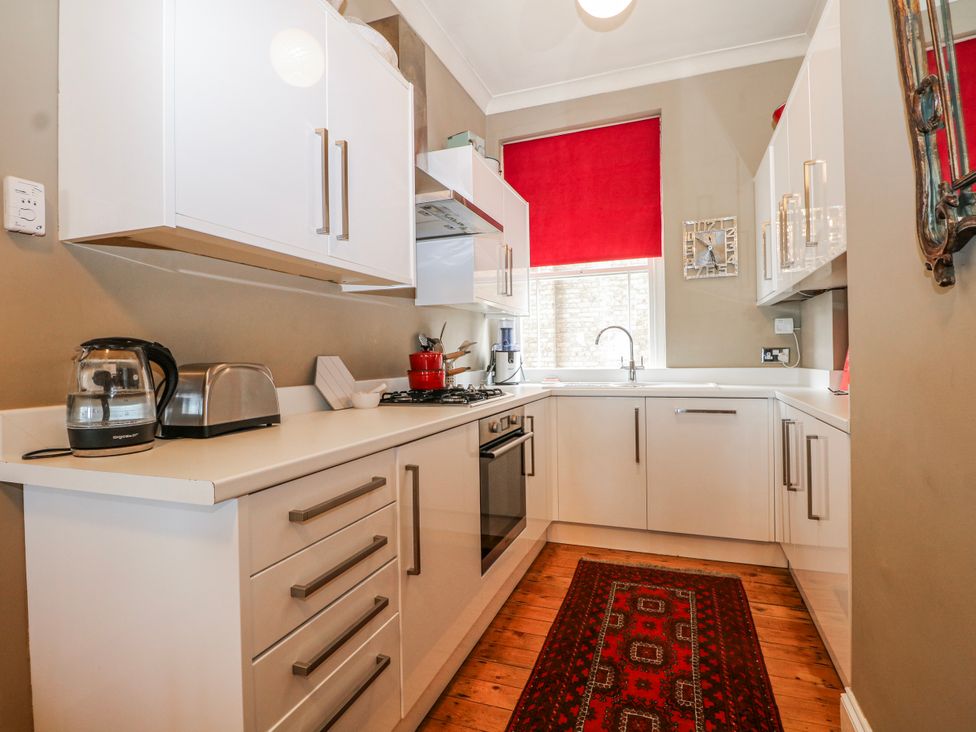 A kitchen with cabinets and appliances at Broadstairs Beach in Broadstairs