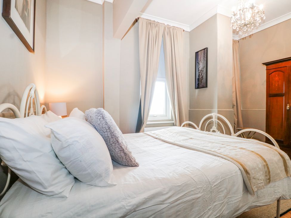 A bedroom with a bed and wardrobe at Broadstairs Beach in Broadstairs