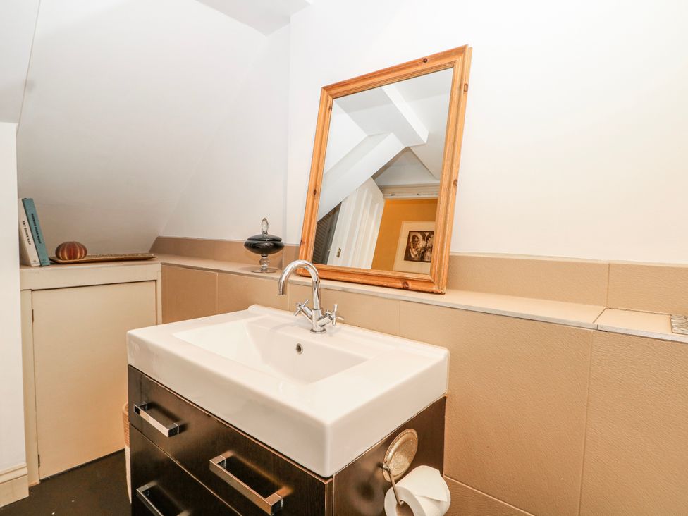 A bathroom with a sink and mirror at Broadstairs Beach in Broadstairs