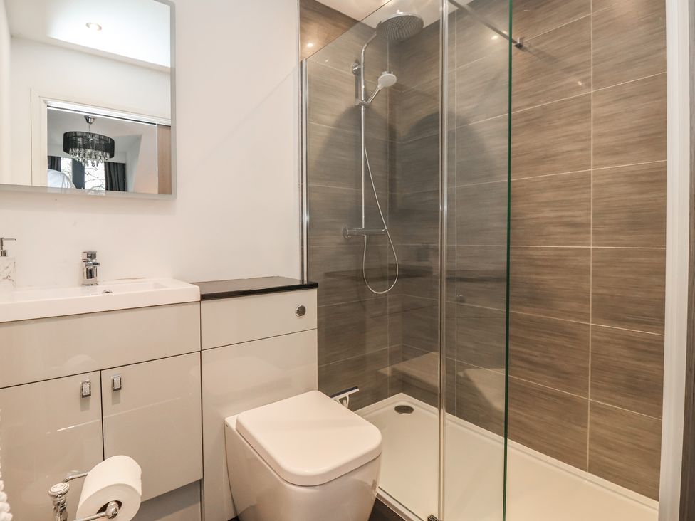 A bathroom with sink, toilet, and shower at Mill Race Cottage in Driffield