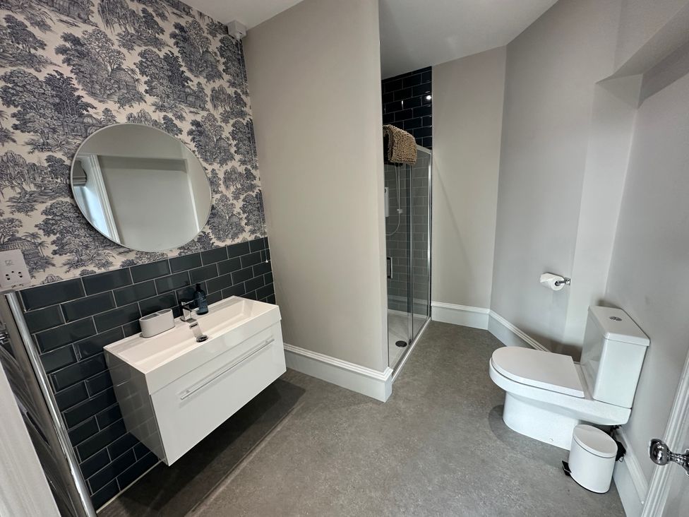 A bathroom with a sink, shower, and toilet at Abbotsford in Kelso