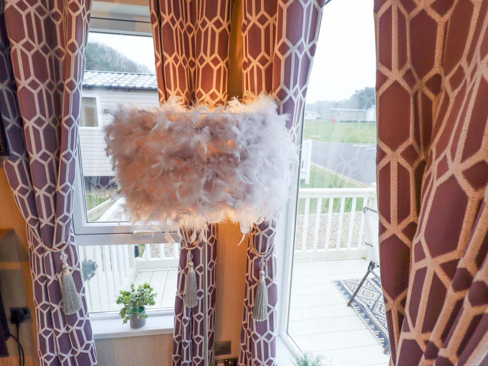 108 Fox Burrow Hang - Suffolk & Essex - 1199759 - thumbnail photo 6