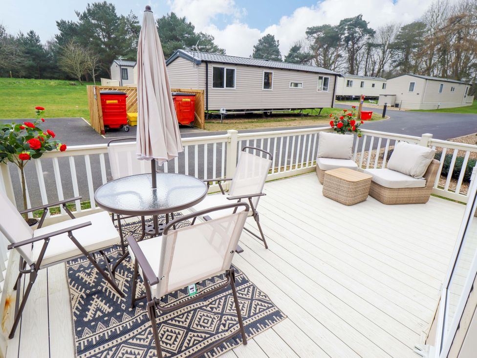 An outdoor seating area with a table and chairs at 108 Fox Burrow Hang Great Yarmouth