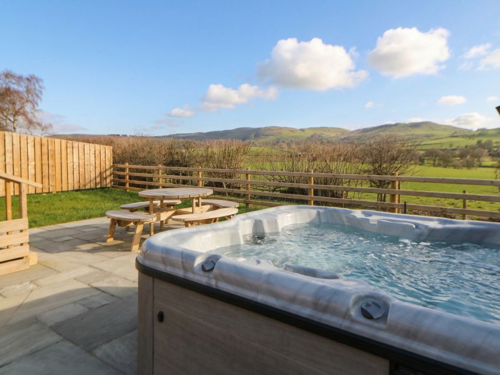 A garden with a hot tub and outdoor seating at Daverneithon 3 Near Llandrindod Wells