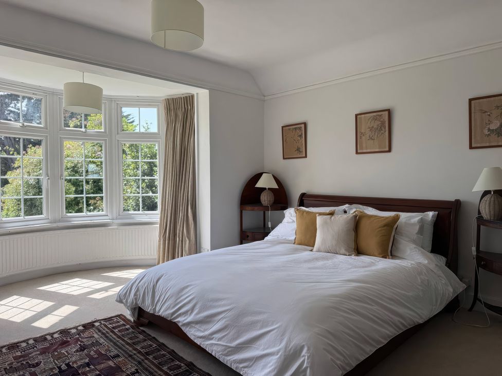 A bedroom featuring a bed and large windows at Avenue Road in Lymington