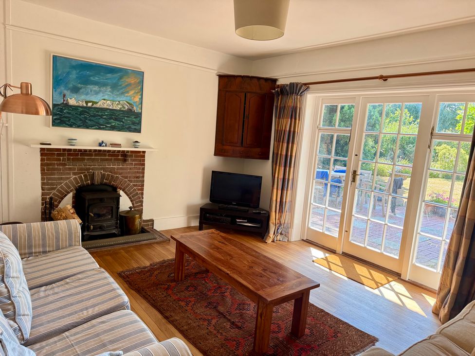 A living room with a sofa and coffee table at Avenue Road in Lymington