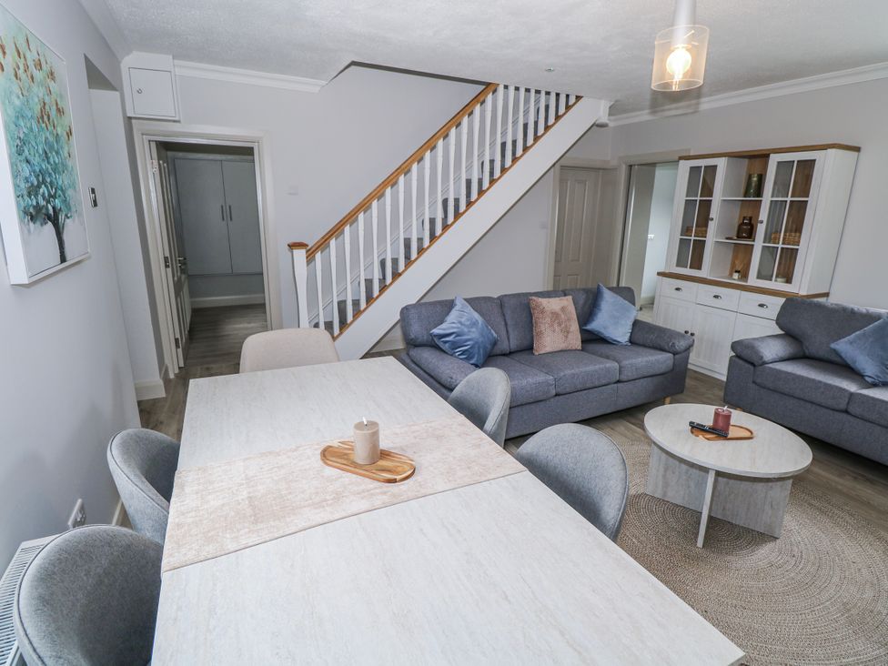 A living room with a dining table and sofa at Ballina in Inverin