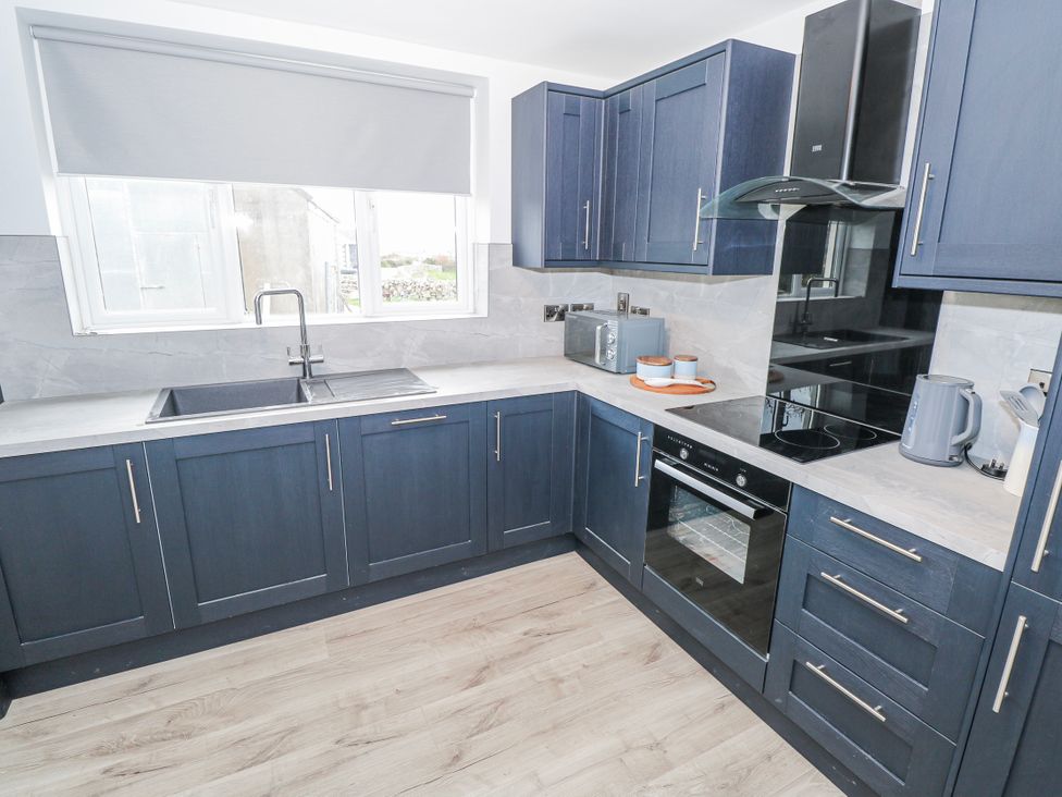 A kitchen with cabinets and appliances at Ballina in Inverin