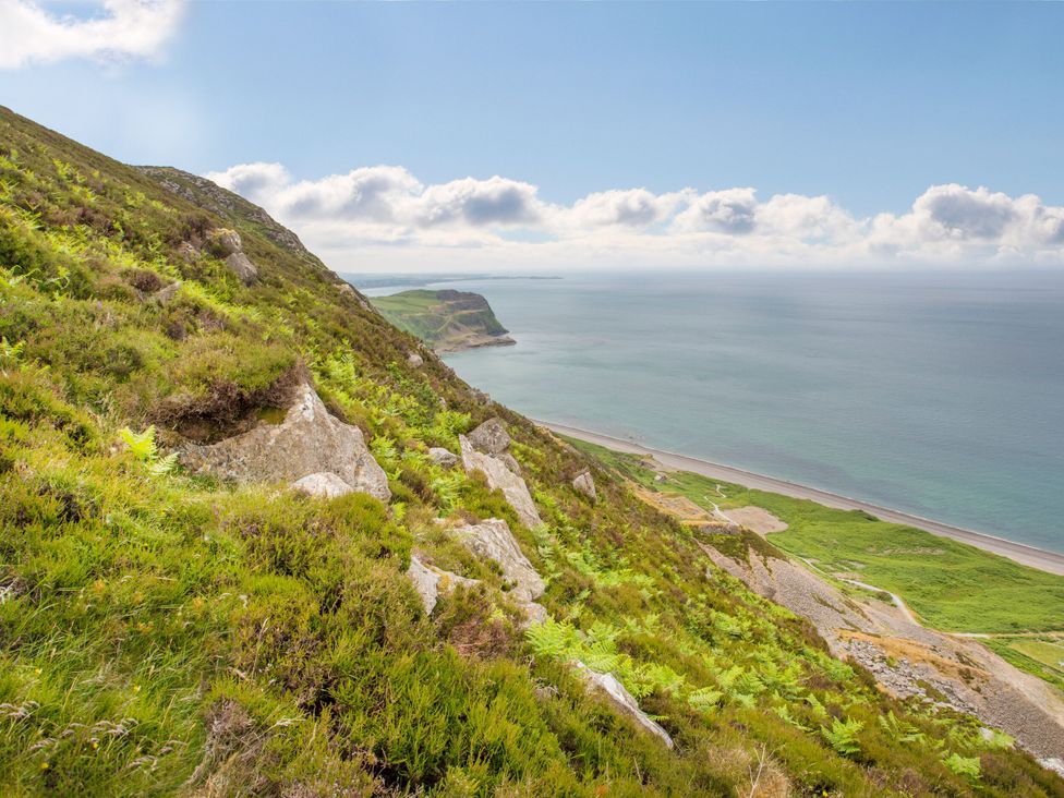 A view of the coast with rocks and greenery at Ty Pen in Nefyn