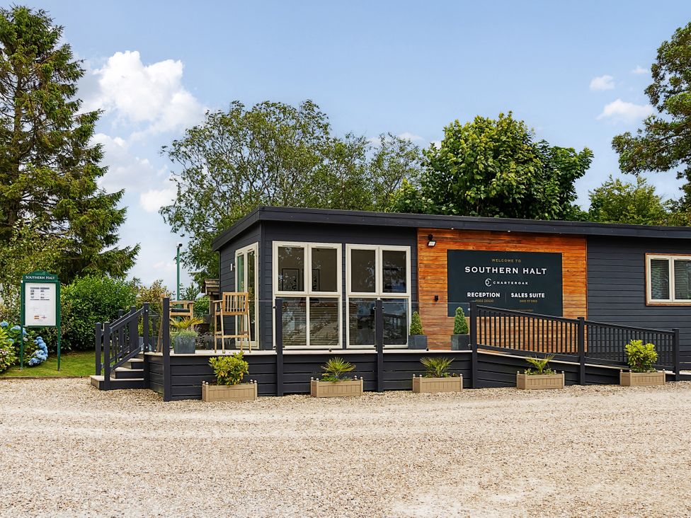 An outdoor reception area with seating at Southern Halt in Dobwalls