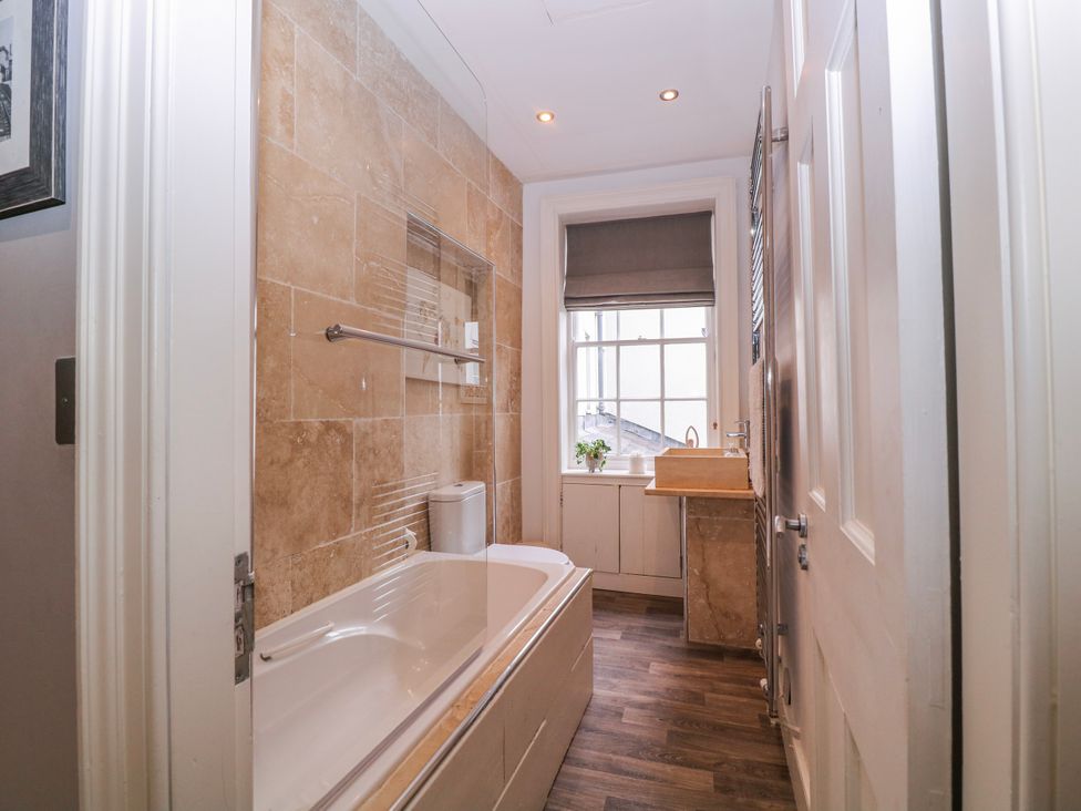 A bathroom with a bathtub and sink at Stylish Town Apartment, Ross-On-Wye