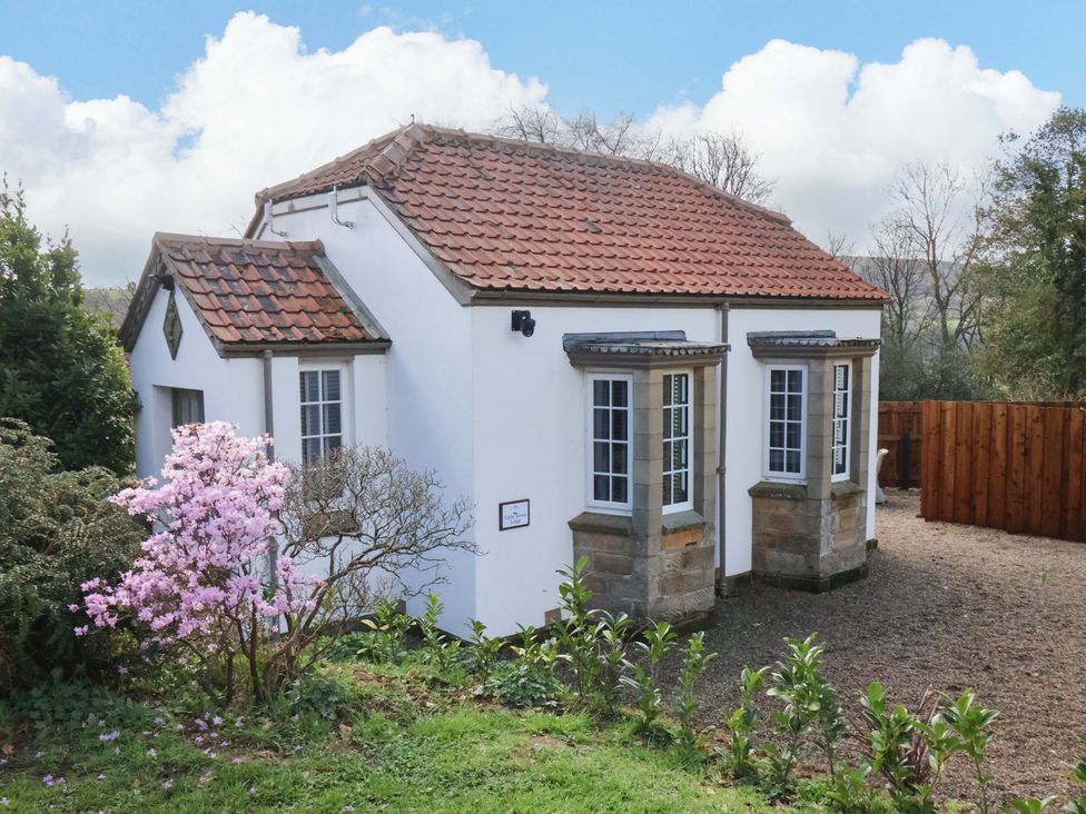 A house with a garden at Little Acorn in Whitby
