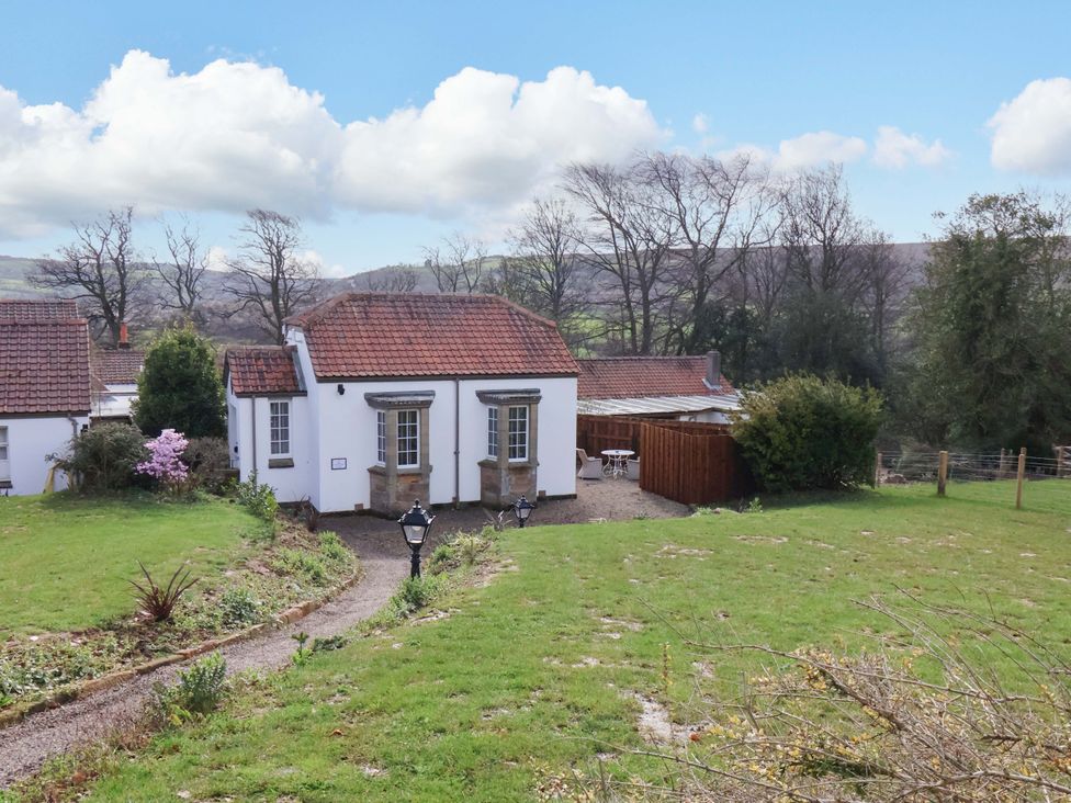 A house with a garden and pathway at Little Acorn in Whitby