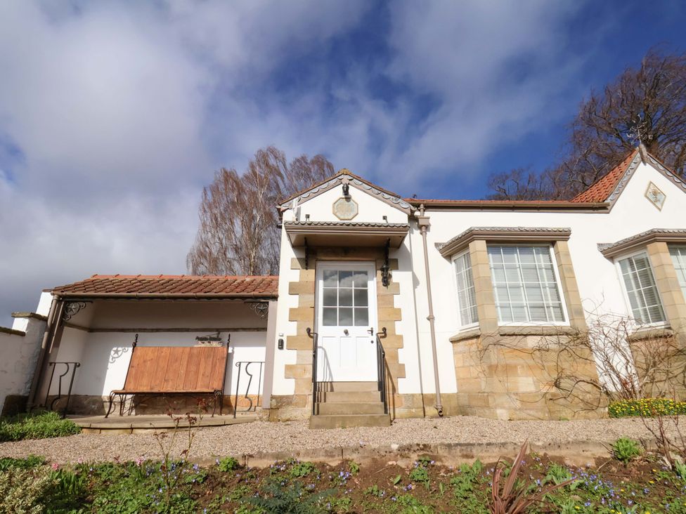 A house with a door and windows at Hawthorn Lodge in Whitby