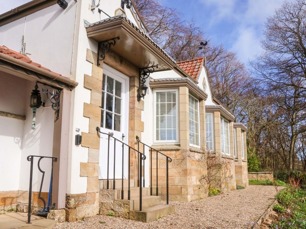 An entrance with steps and a front door at Hawthorn Lodge in Whitby