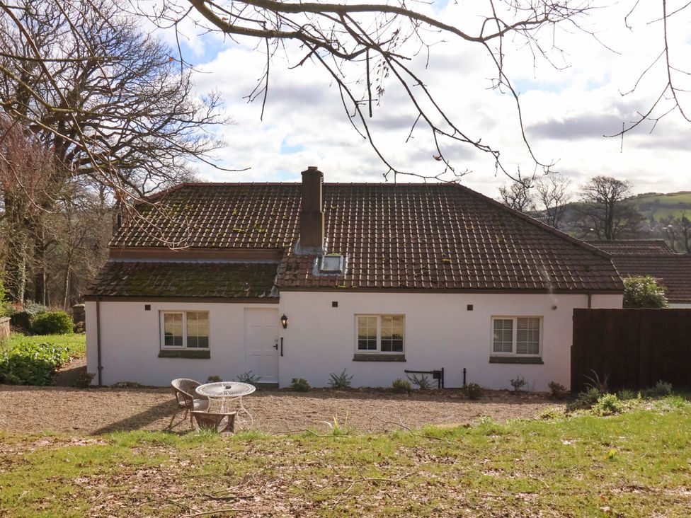 A house with windows and a door in an outdoor area at Hawthorn Lodge in Whitby