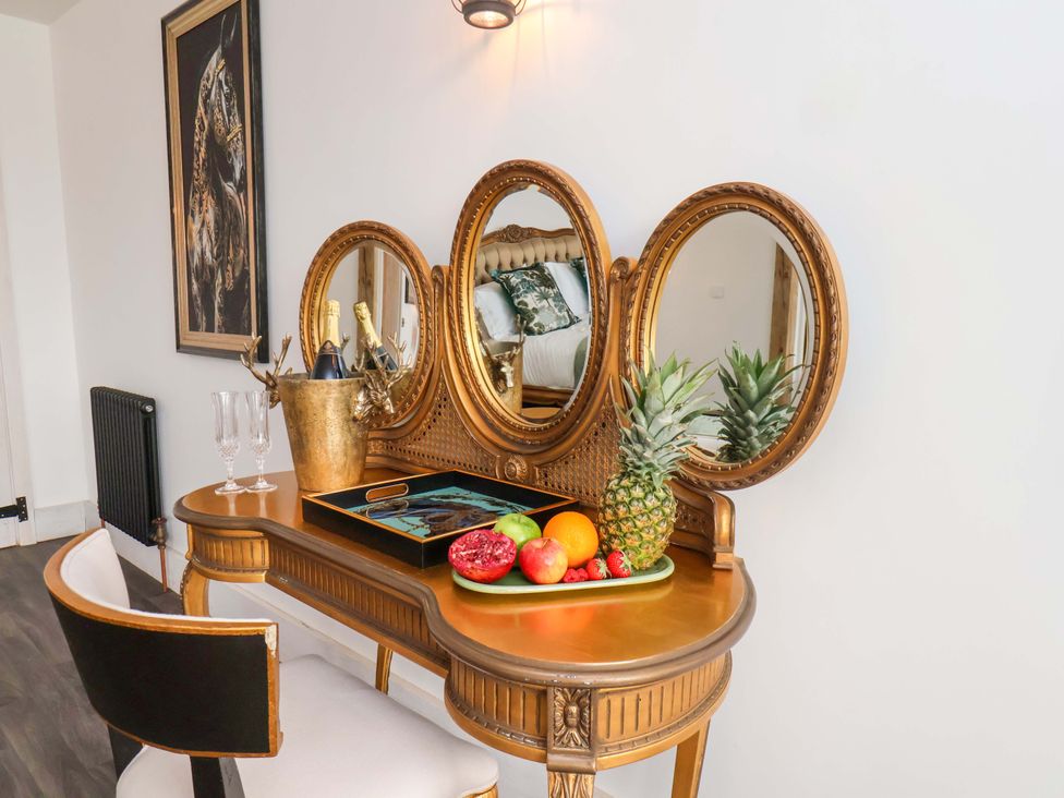 A dressing room with a vanity table and fruit display at Hawthorn Lodge in Whitby