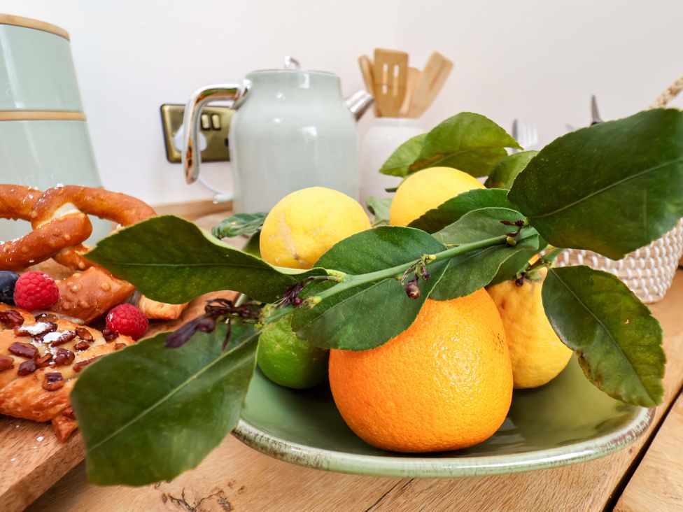 A fruit bowl with oranges and lemons at Hawthorn Lodge in Whitby