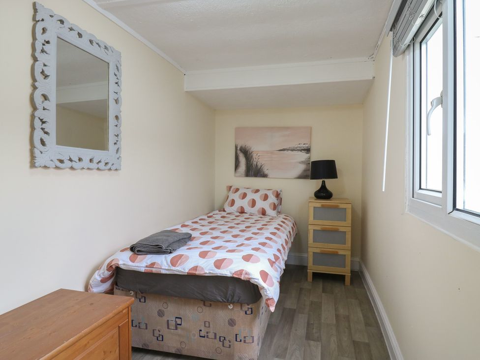 A bedroom with a bed and a mirror at 130 Park Ave Holiday Village