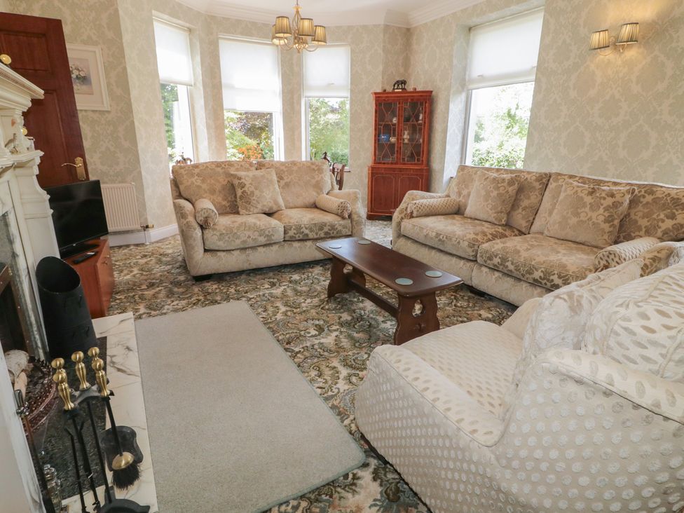 A living room with sofas and a coffee table at Riverdene in Mountjoy