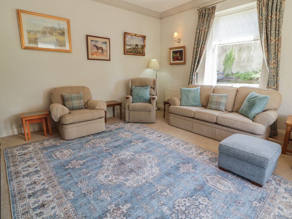 A living room with a sofa and armchairs at Riverdene in Mountjoy