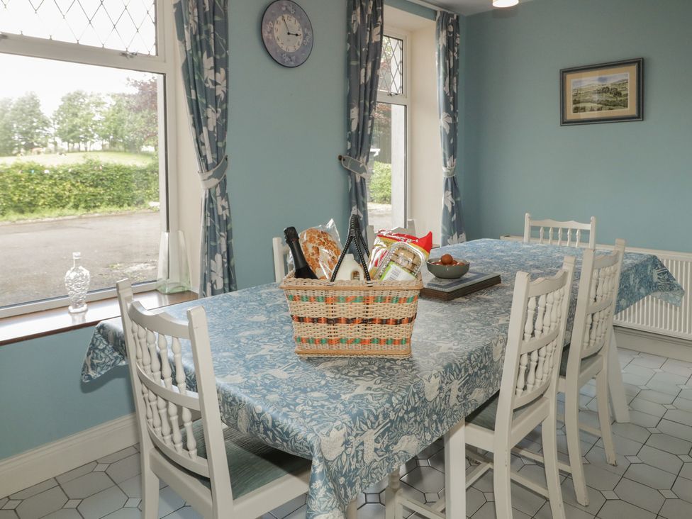 A dining room with a table and chairs at Riverdene in Mountjoy