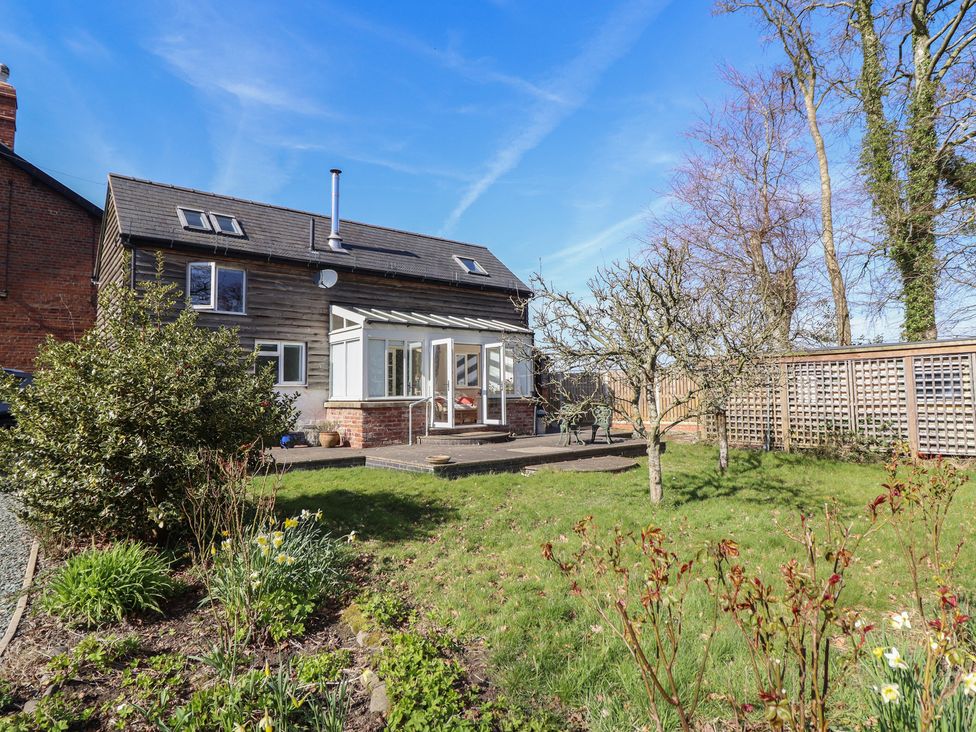 A house with garden and trees at Ystwyth Cottage Newtown