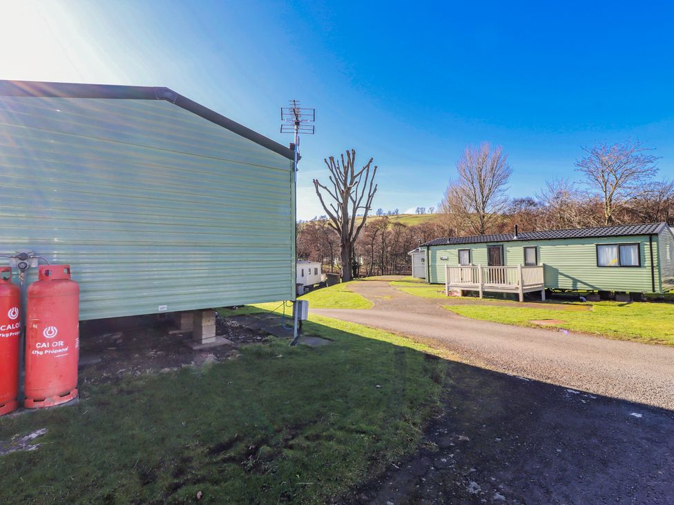 An outdoor area with caravans and propane tanks at 75 Morpeth Mews Wooler