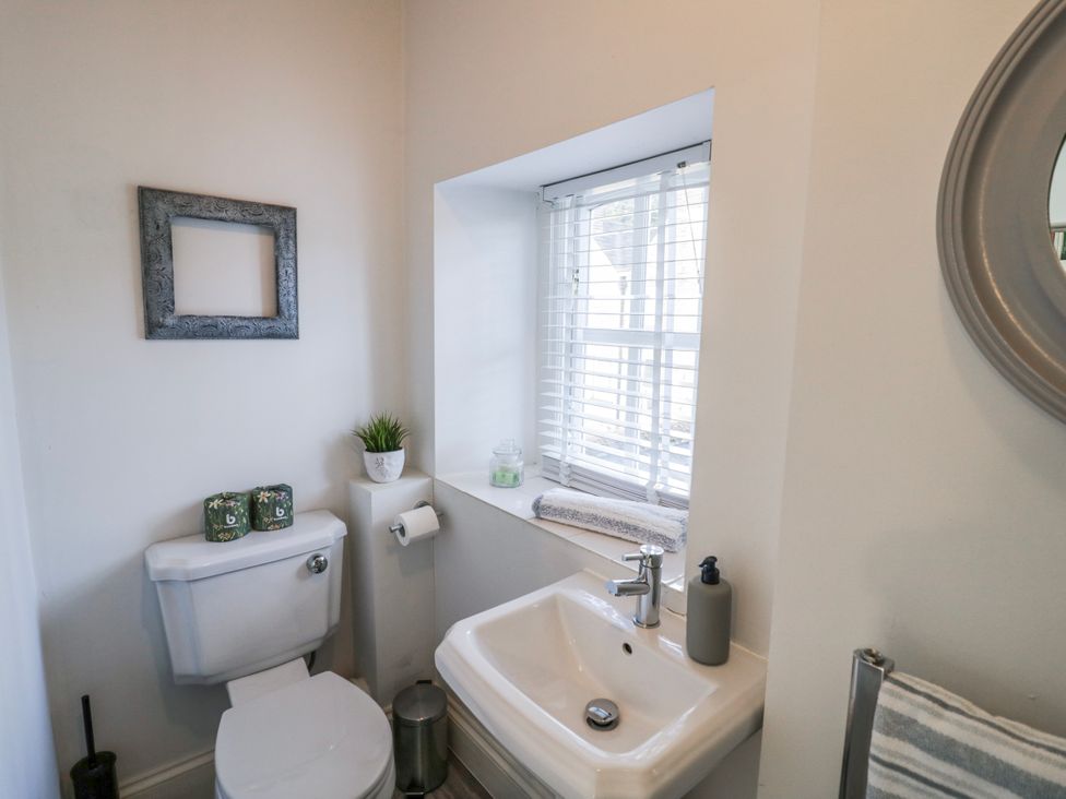 A bathroom with a toilet and sink at Halliday’s Cottages - The Folly Greetham near Cottesmore