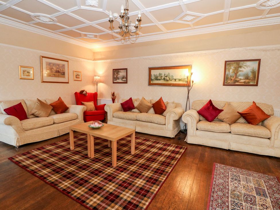 A living room with sofas and a coffee table at Seaview Wellness Retreat in Carnoustie