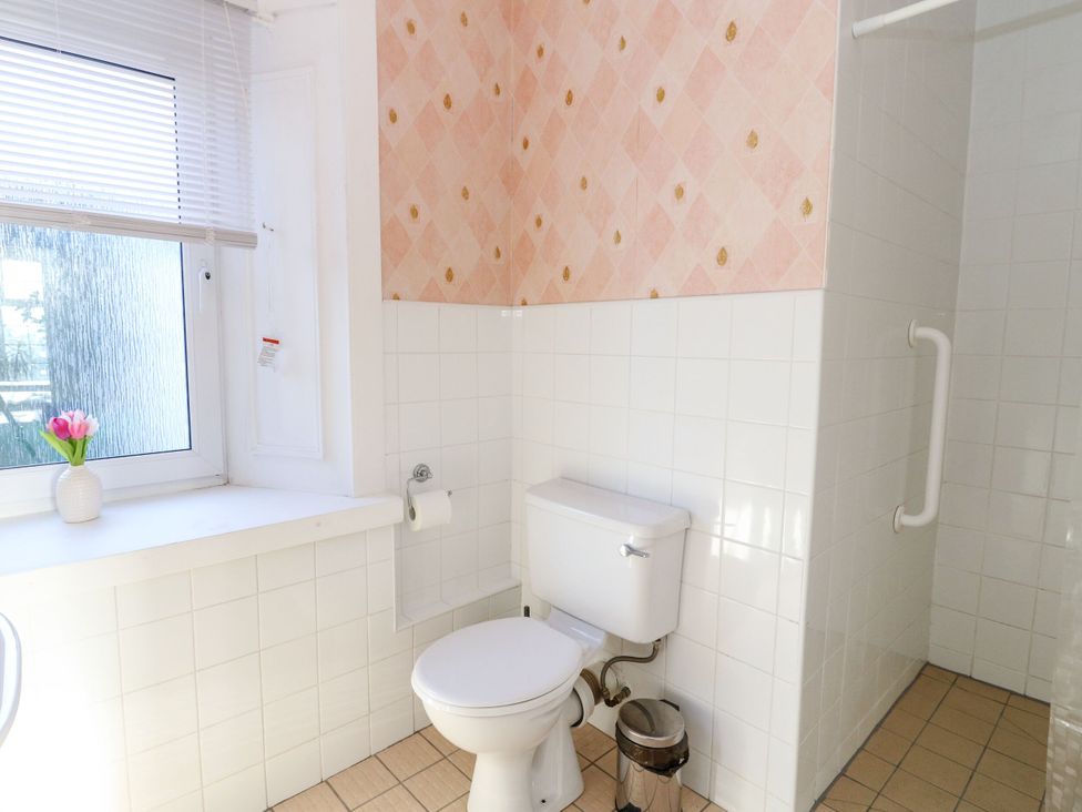 A bathroom with a toilet and sink at Seaview Wellness Retreat in Carnoustie