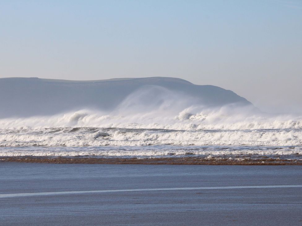 A view of ocean waves and hills at 12 Nautilus in Westward Ho!