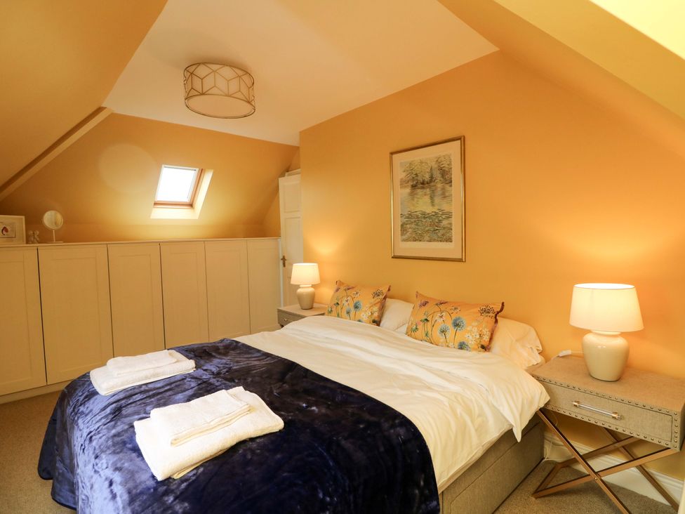A bedroom with bed and wardrobe at Sunnyside in River Chapel