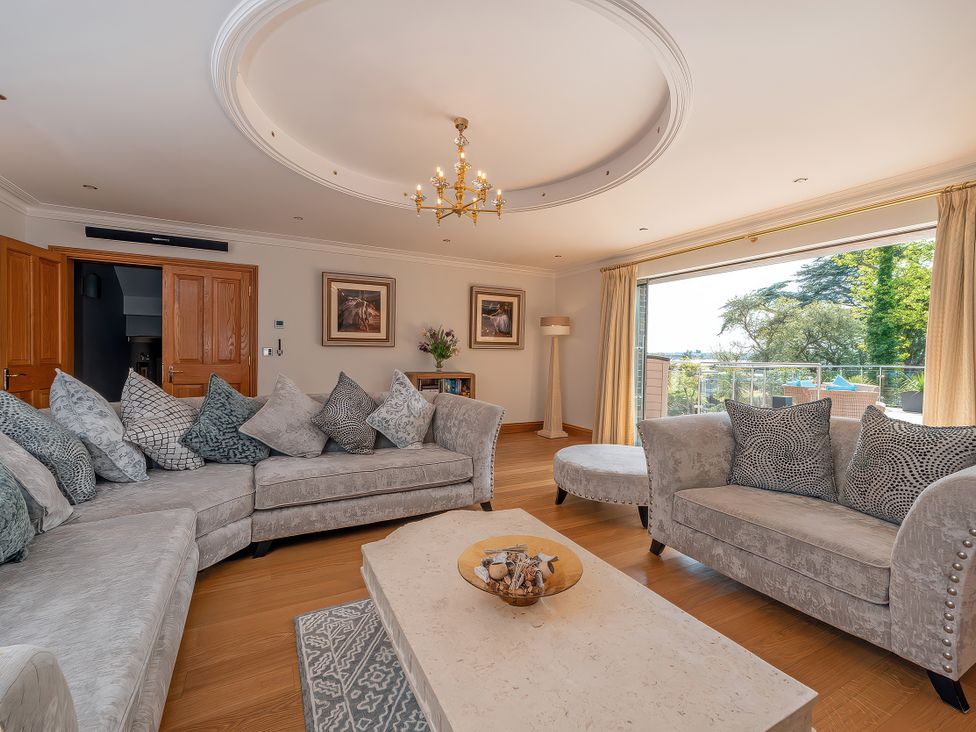 A living room with a coffee table and sofas at Hamble House in Southampton