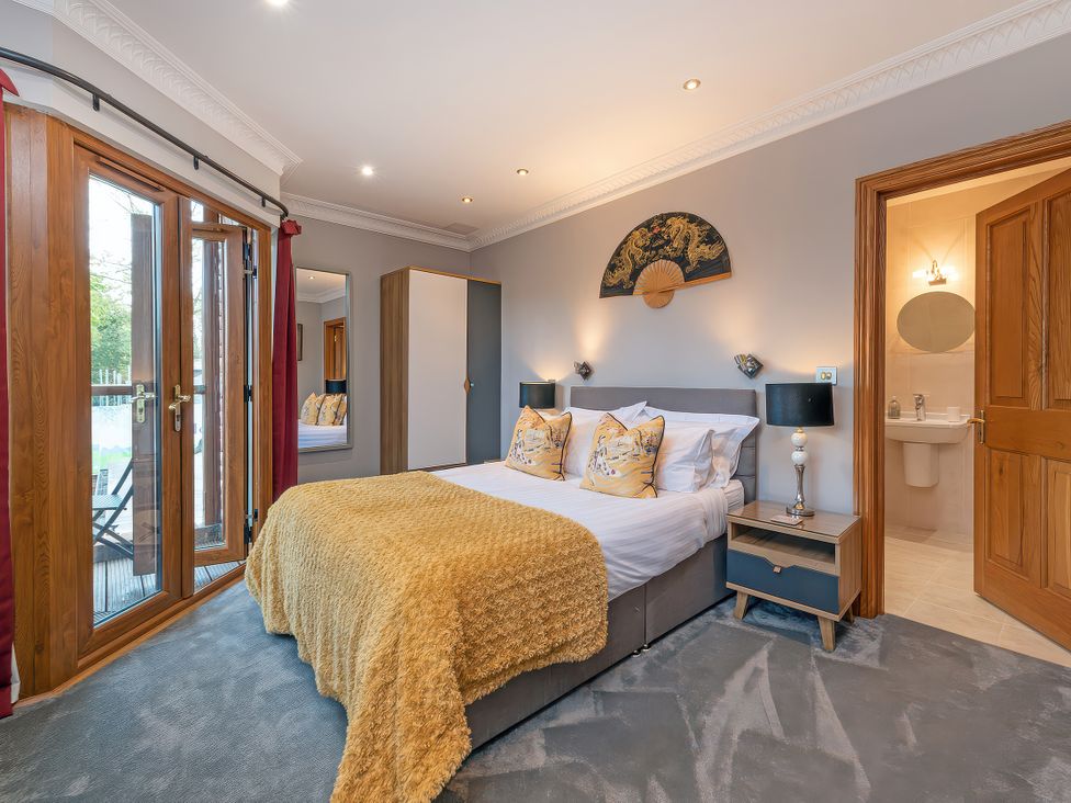 A bedroom with a bed and en-suite bathroom at Hamble House Southampton