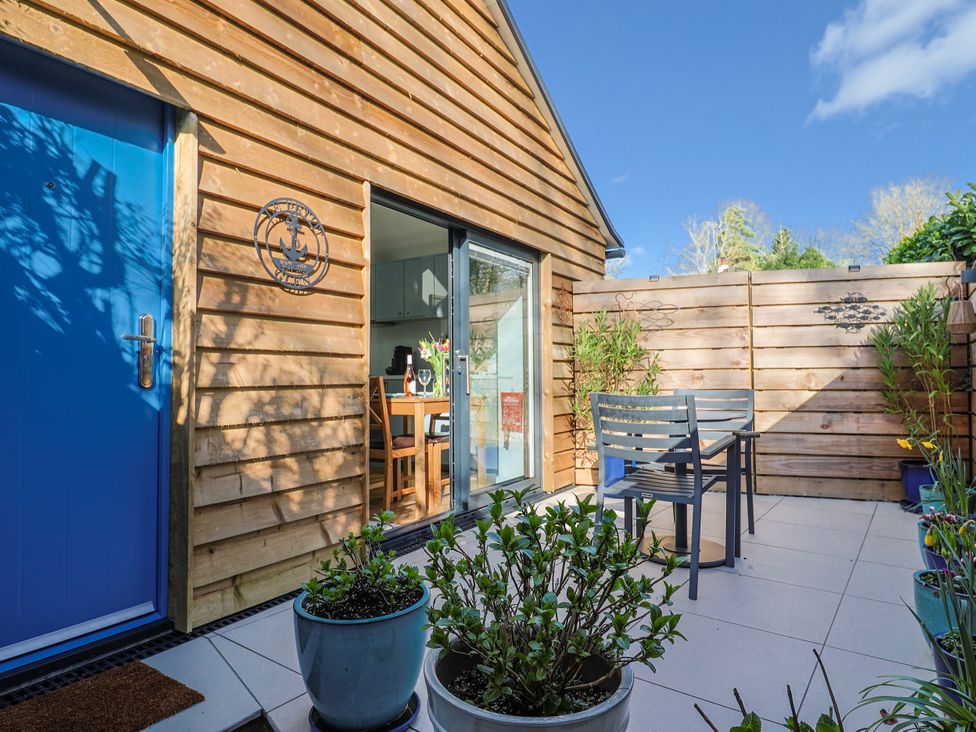 An outdoor area with a table and chairs at Le Petit Glen in Uplyme