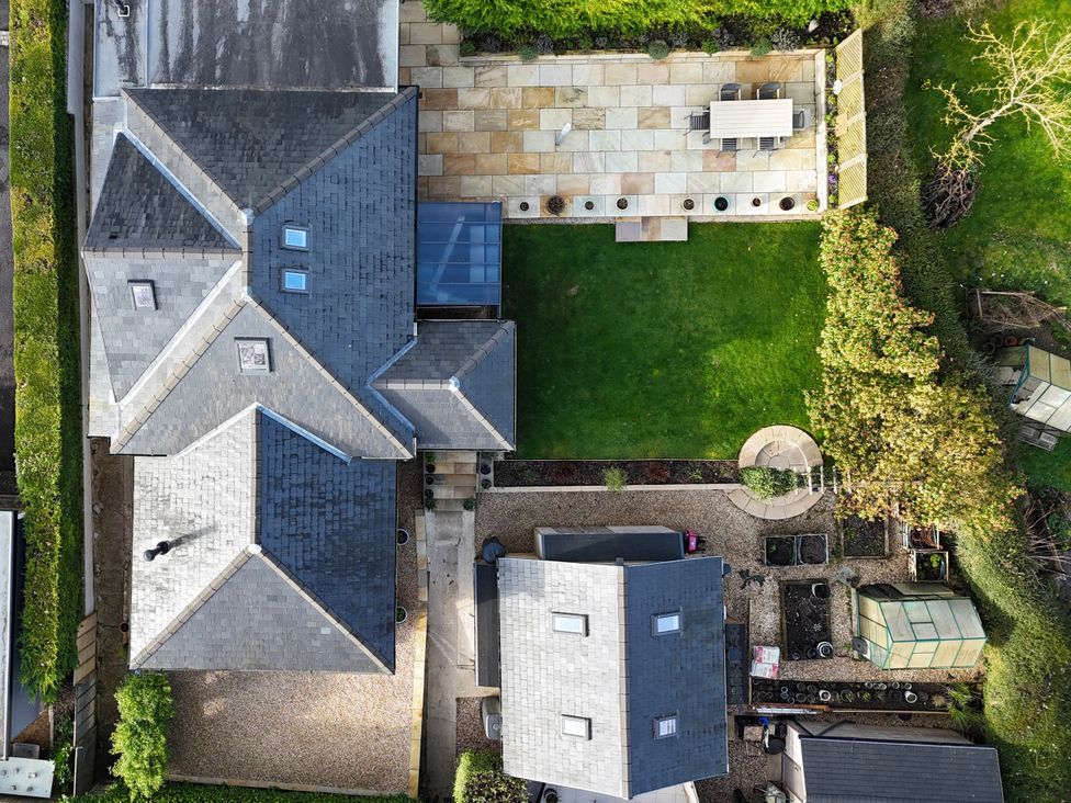 A house with garden and patio at Le Petit Glen in Uplyme