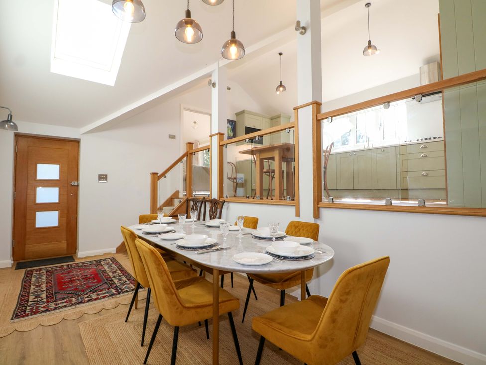 A dining room with a table and chairs at Keepers Cottage in Petersfield