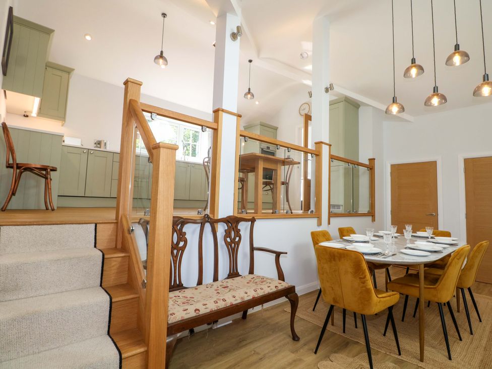 A dining room with a table and chairs at Keepers Cottage in Petersfield
