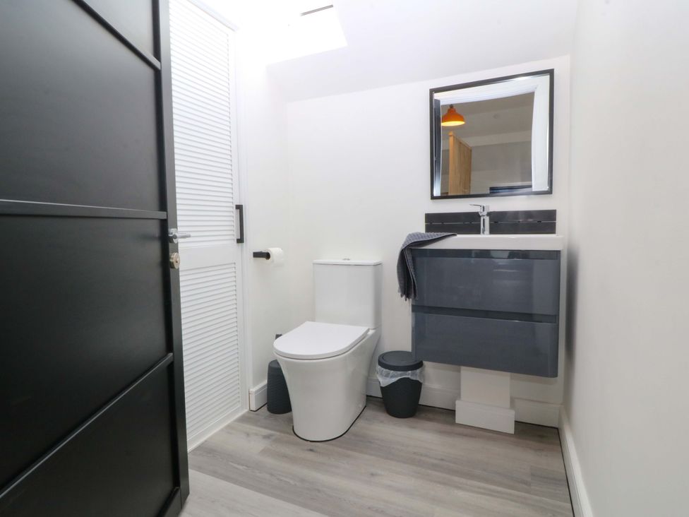 A bathroom with a sink and toilet at Trwyn Cam in Brynrefail near Llanberis