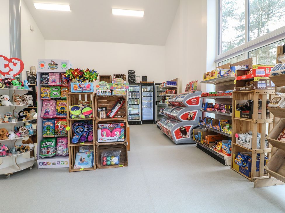 A store displaying toys, snacks, and drinks at Sherwood - Cosy Pod 6 Mansfield