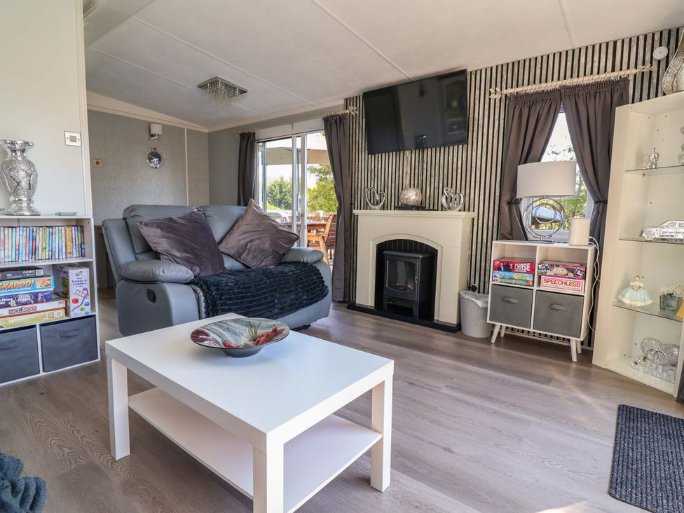 A living room with a sofa and coffee table at Grosvenor 10 in Llanarmon-Yn-Ial