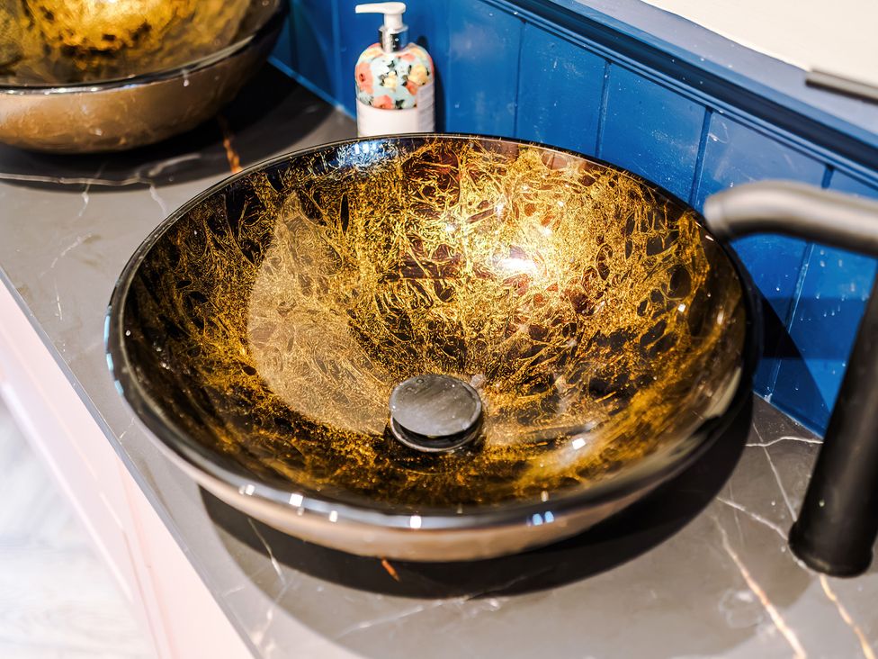 A sink with a gold decorative bowl at Landskill Farm in Preston
