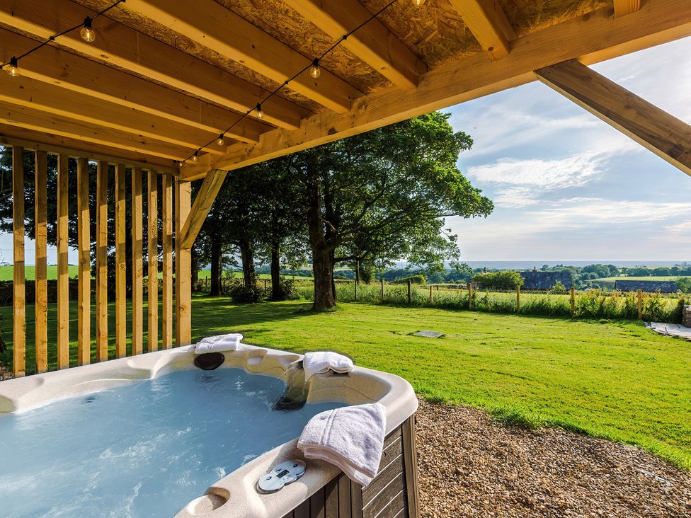 A hot tub in an outdoor area at Landskill Farm in Preston