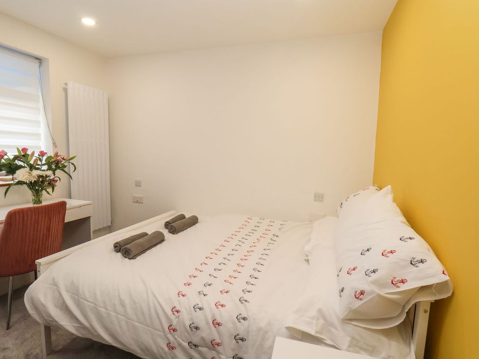 A bedroom with a bed and desk at Frankie’s Seaview 2 in Bridlington