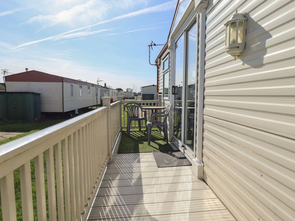 A deck with chairs and a table at Towervans Z11 in Mablethorpe