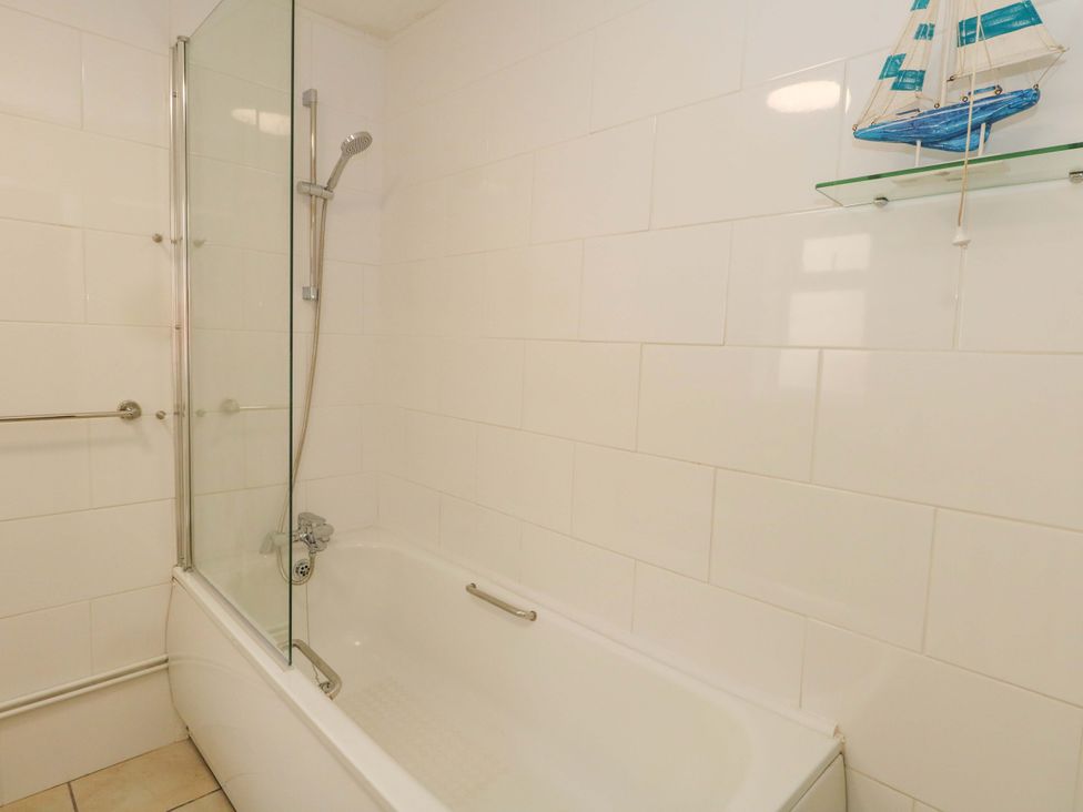A bathroom with a bathtub and shower at NO 10 in Fortuneswell