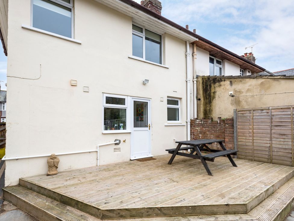 A deck area with a bench and statue at Florence of Oxford in Oxford